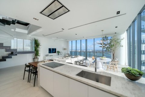 Condominio en venta en Miami, Florida, 3 dormitorios, 251.11 m2 № 1367387 - foto 8