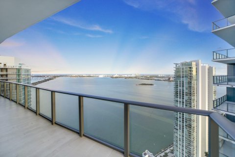 Condominio en venta en Miami, Florida, 3 dormitorios, 251.11 m2 № 1367387 - foto 4