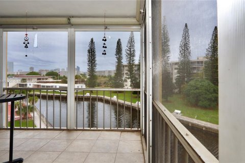 Copropriété à vendre à Aventura, Floride: 2 chambres, 100.61 m2 № 1367343 - photo 15