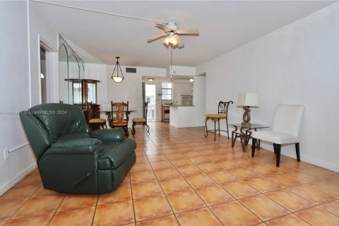 Copropriété à vendre à Aventura, Floride: 2 chambres, 100.61 m2 № 1367343 - photo 11