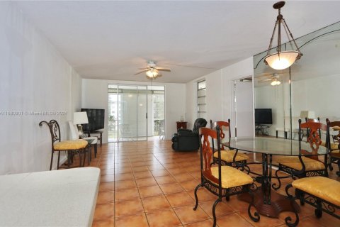 Copropriété à vendre à Aventura, Floride: 2 chambres, 100.61 m2 № 1367343 - photo 8