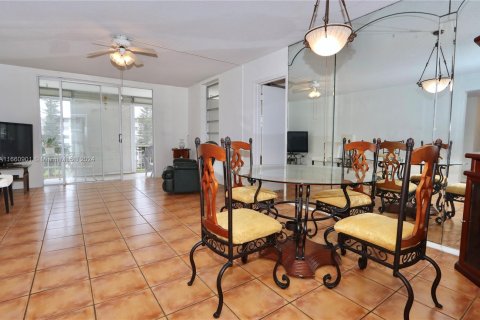 Copropriété à vendre à Aventura, Floride: 2 chambres, 100.61 m2 № 1367343 - photo 19