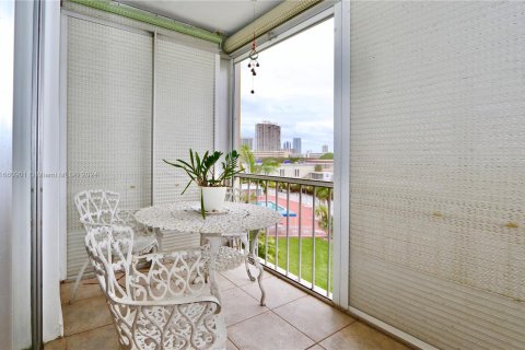 Condo in Aventura, Florida, 2 bedrooms  № 1367343 - photo 10