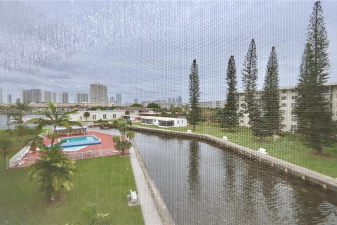 Copropriété à vendre à Aventura, Floride: 2 chambres, 100.61 m2 № 1367343 - photo 2