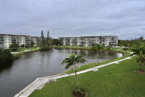 Copropriété à vendre à Aventura, Floride: 2 chambres, 100.61 m2 № 1367343 - photo 1