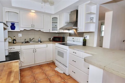 Condo in Aventura, Florida, 2 bedrooms  № 1367343 - photo 4