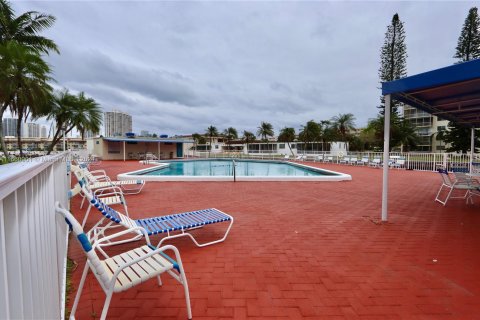 Copropriété à vendre à Aventura, Floride: 2 chambres, 100.61 m2 № 1367343 - photo 28