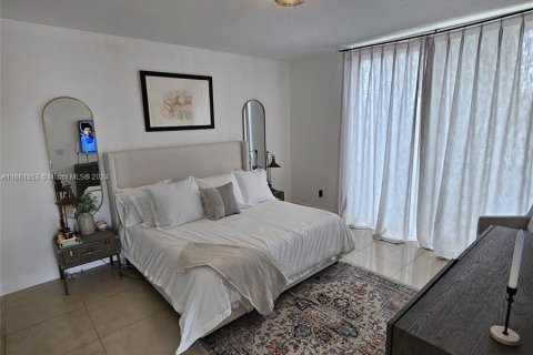 Copropriété à louer à Miami, Floride: 2 chambres, 127.09 m2 № 1367386 - photo 17