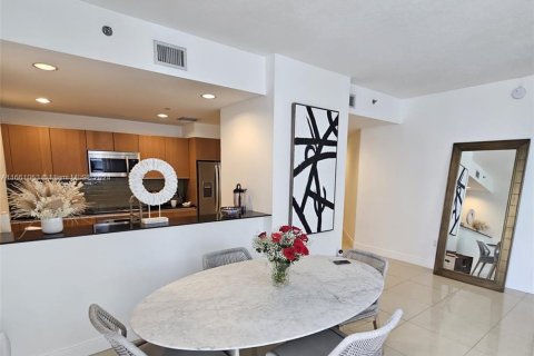 Condo in Miami, Florida, 2 bedrooms  № 1367386 - photo 8