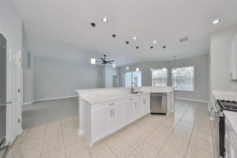 House in Tampa, Florida 4 bedrooms, 295.34 sq.m. № 1131382 - photo 7
