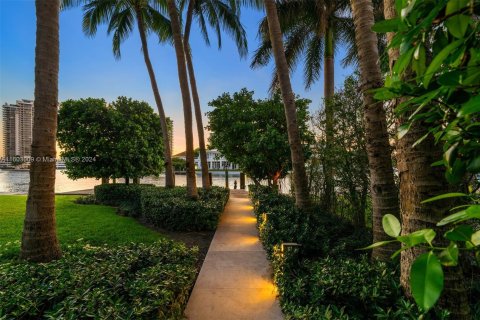 Villa ou maison à vendre à Golden Beach, Floride: 6 chambres, 720.46 m2 № 1226423 - photo 29