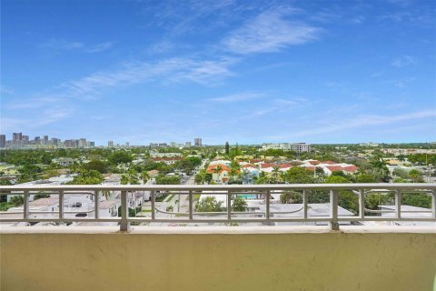 Condo in Fort Lauderdale, Florida, 2 bedrooms  № 977045 - photo 12