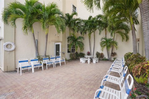 Condo in Fort Lauderdale, Florida, 2 bedrooms  № 977045 - photo 8