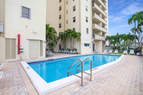 Condo in Fort Lauderdale, Florida, 2 bedrooms  № 977045 - photo 9