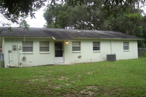 House in Zephyrhills, Florida 3 bedrooms, 110.55 sq.m. № 1366622 - photo 24