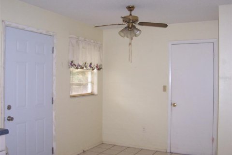 House in Zephyrhills, Florida 3 bedrooms, 110.55 sq.m. № 1366622 - photo 9