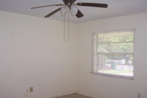 House in Zephyrhills, Florida 3 bedrooms, 110.55 sq.m. № 1366622 - photo 8