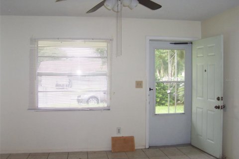 House in Zephyrhills, Florida 3 bedrooms, 110.55 sq.m. № 1366622 - photo 7