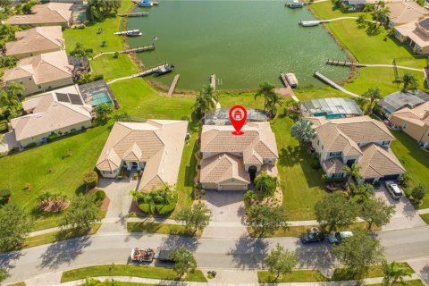 Casa en venta en Kissimmee, Florida, 5 dormitorios, 312.06 m2 № 1297366 - foto 1