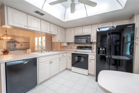 Condo in New Port Richey, Florida, 2 bedrooms  № 1320135 - photo 5