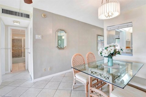 Condominio en venta en Hallandale Beach, Florida, 1 dormitorio, 65.03 m2 № 1288875 - foto 9