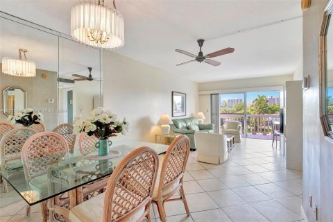 Condo in Hallandale Beach, Florida, 1 bedroom  № 1288875 - photo 17