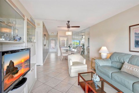 Condo in Hallandale Beach, Florida, 1 bedroom  № 1288875 - photo 6