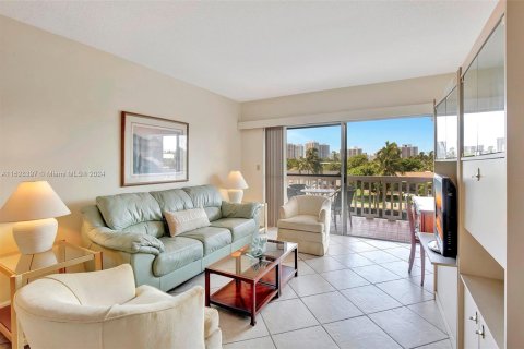 Condominio en venta en Hallandale Beach, Florida, 1 dormitorio, 65.03 m2 № 1288875 - foto 18