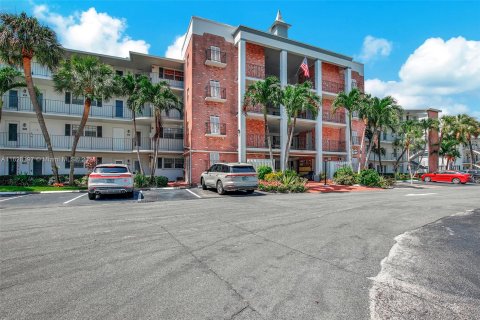 Condo in Hallandale Beach, Florida, 1 bedroom  № 1288875 - photo 20