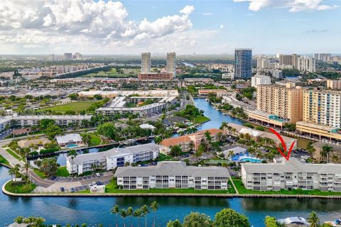 Copropriété à vendre à Hallandale Beach, Floride: 1 chambre, 65.03 m2 № 1288875 - photo 28