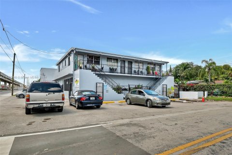 Propiedad comercial en venta en Miami, Florida № 1162329 - foto 3