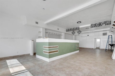 Propiedad comercial en venta en Miami, Florida № 1162329 - foto 9