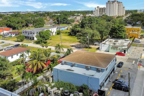 Propiedad comercial en venta en Miami, Florida № 1162329 - foto 28