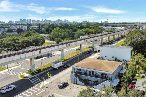 Propiedad comercial en venta en Miami, Florida № 1162329 - foto 27