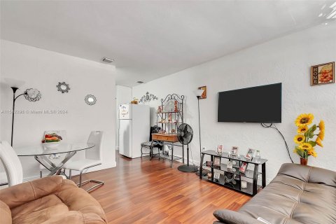 Propiedad comercial en venta en Miami, Florida № 1162329 - foto 7