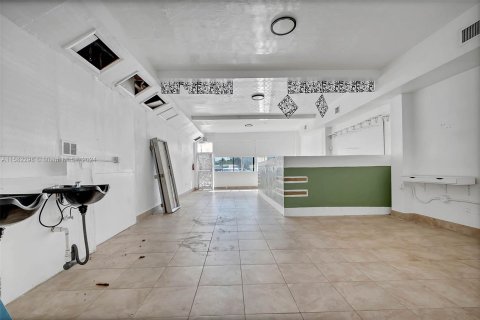 Propiedad comercial en venta en Miami, Florida № 1162329 - foto 17