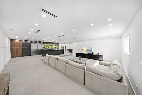 Villa ou maison à vendre à Miami, Floride: 5 chambres, 263.56 m2 № 1377363 - photo 4