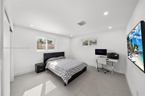 Casa en venta en Miami, Florida, 5 dormitorios, 263.56 m2 № 1377363 - foto 15