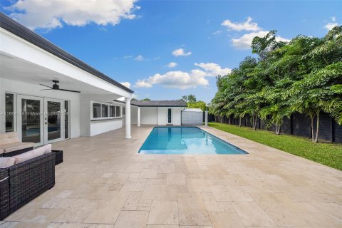 House in Miami, Florida 5 bedrooms, 263.56 sq.m. № 1377363 - photo 25