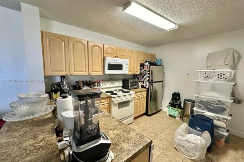 Condominio en venta en Coral Springs, Florida, 1 dormitorio, 72.84 m2 № 980488 - foto 8