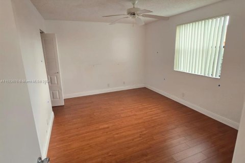 Condominio en venta en Coral Springs, Florida, 1 dormitorio, 72.84 m2 № 980488 - foto 13