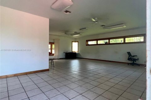 House in Miami, Florida 3 bedrooms, 263.94 sq.m. № 1098381 - photo 7