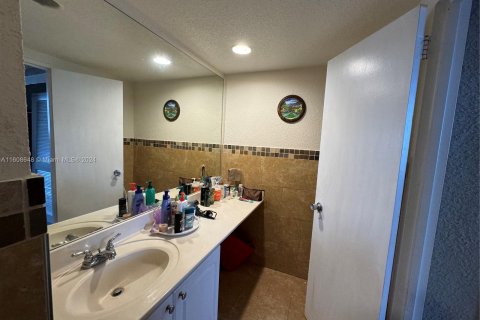 Condo in Hollywood, Florida, 1 bedroom  № 1230685 - photo 4