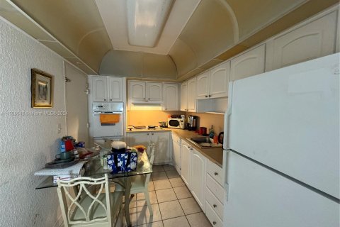 Condo in Hollywood, Florida, 1 bedroom  № 1230685 - photo 2