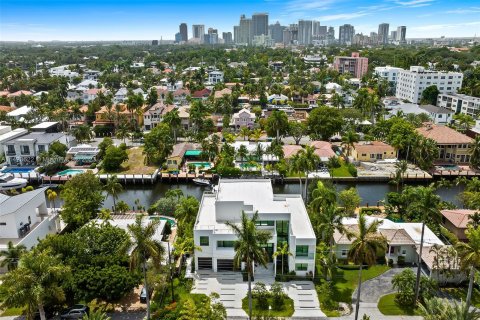 Casa en venta en Fort Lauderdale, Florida, 8 dormitorios, 824.97 m2 № 628967 - foto 1