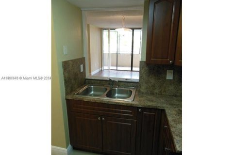 Condo in Miami, Florida, 2 bedrooms  № 1229708 - photo 2