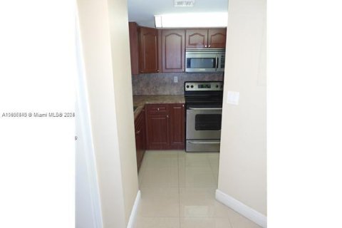 Condo in Miami, Florida, 2 bedrooms  № 1229708 - photo 3