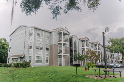 Condo in Orlando, Florida, 2 bedrooms  № 1366519 - photo 1