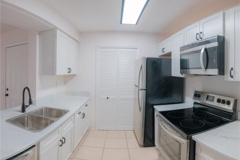 Condo in Orlando, Florida, 2 bedrooms  № 1366519 - photo 9