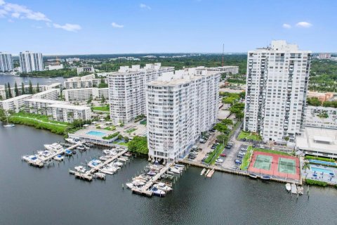 Condo in Aventura, Florida, 2 bedrooms  № 742061 - photo 11